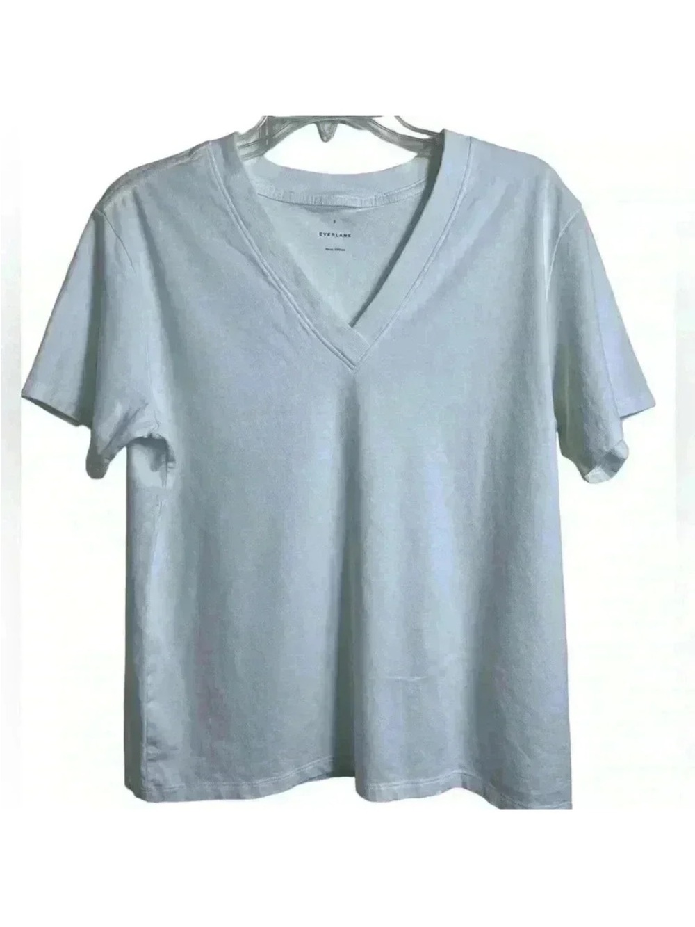 Everlane Mens V-Neck Lightweight White Tee
Shirt Size Small